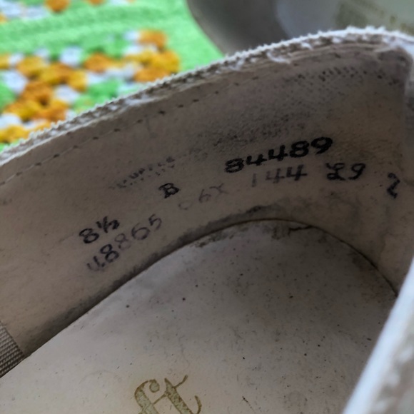 SOLD Vintage 60s White Saddle Shoes 🌸 - Picture 4 of 6
